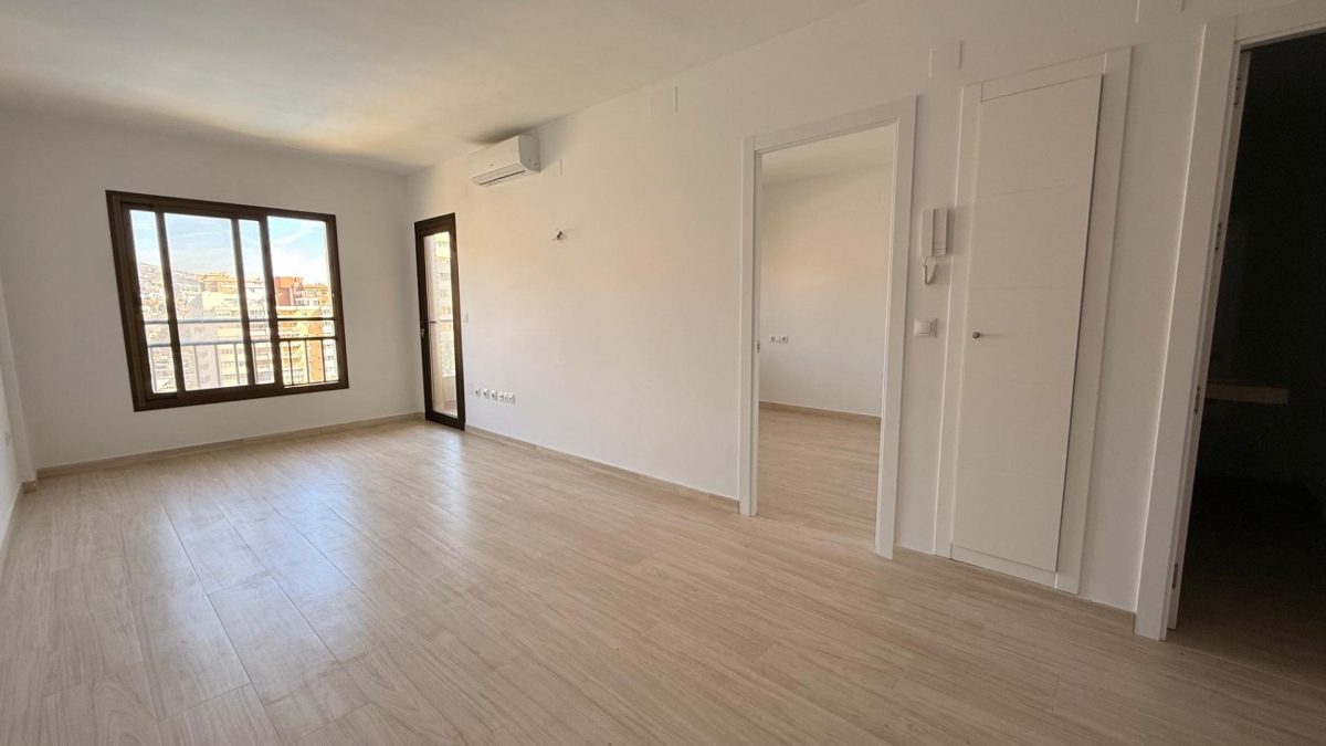 ¡Vive el Sueño Junto al Mar en Fuengirola! Apartamento de Ensueño en el Paseo Marítimo — Foto 3