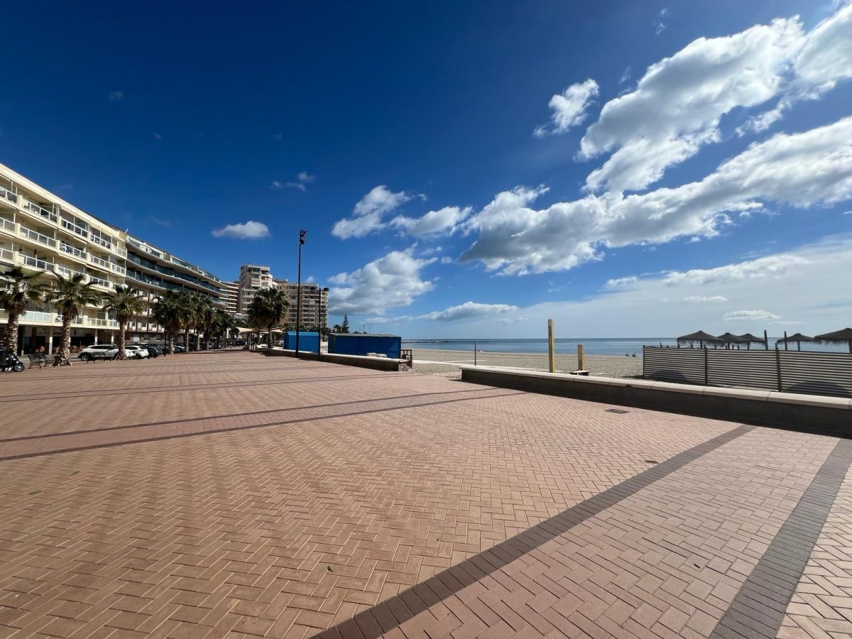 ¡Vive el Sueño Junto al Mar en Fuengirola! Apartamento de Ensueño en el Paseo Marítimo — Foto 9