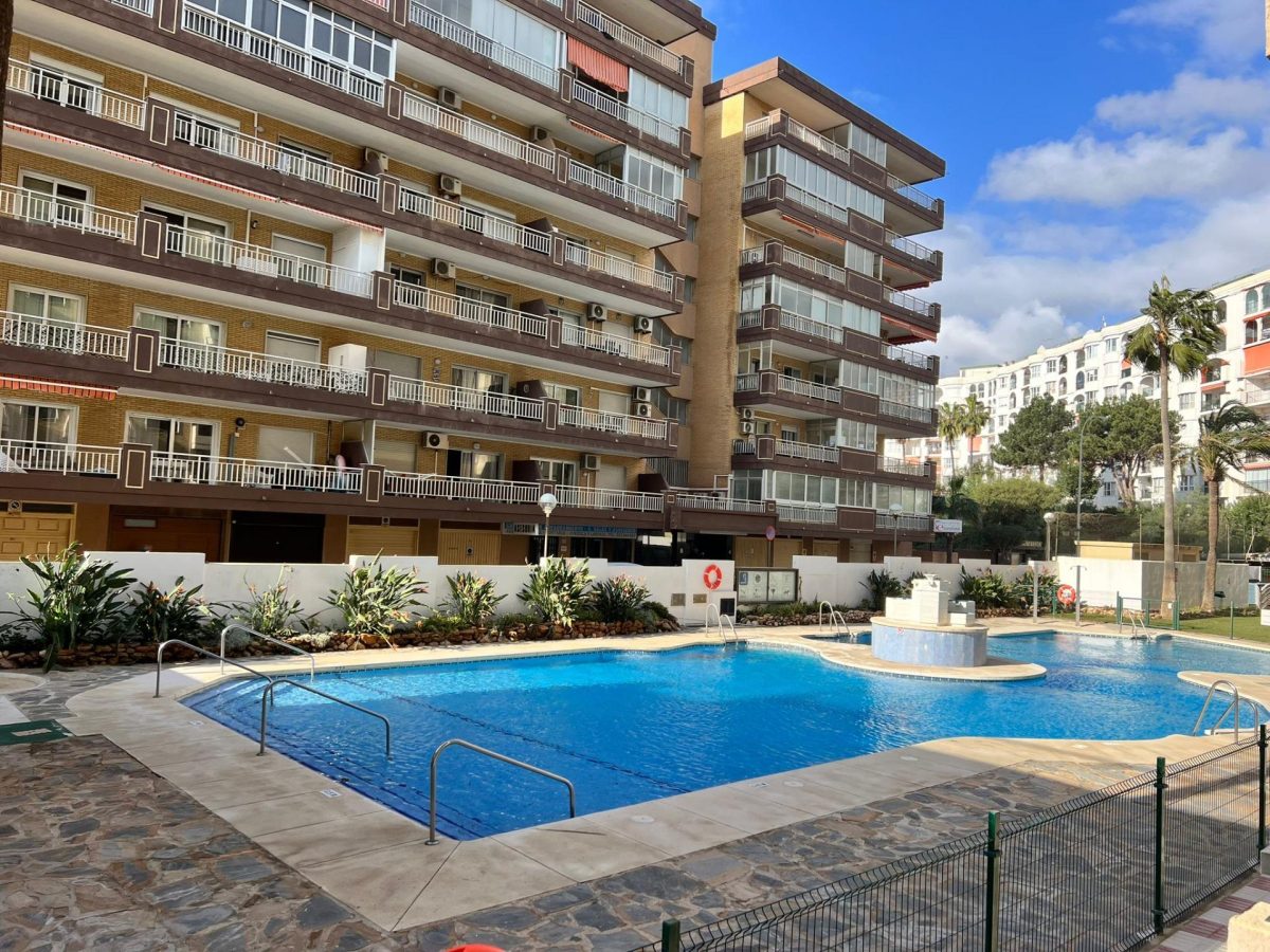 ¡Vive el Sueño Junto al Mar en Fuengirola! Apartamento de Ensueño en el Paseo Marítimo — Foto 2