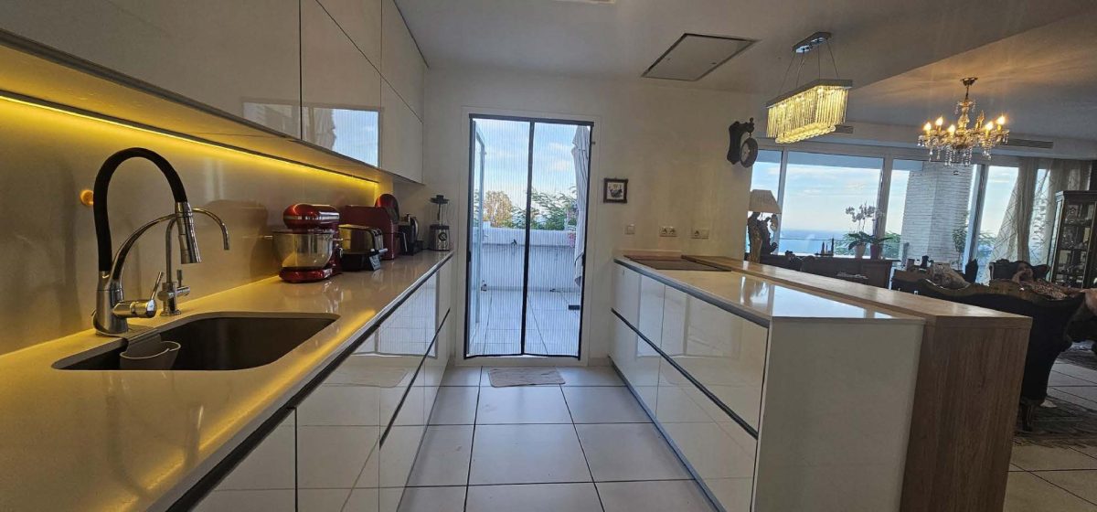Villa moderna con vistas panorámicas en Torremuelle — Foto 14