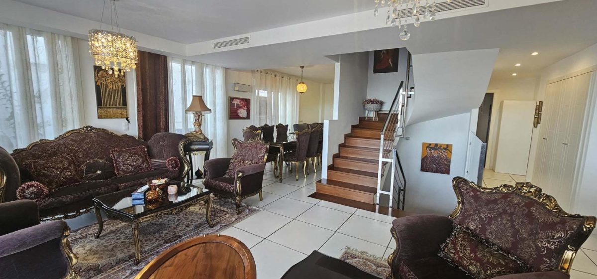 Villa moderna con vistas panorámicas en Torremuelle — Foto 16
