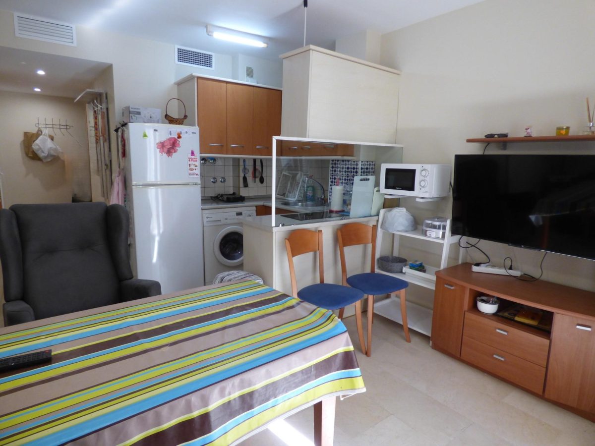 PISO EN EDIFICIO CON ENCANTO, CENTRO DE FUENGIROLA. A UN PASO DE TODOS LOS SERVICIOS. — Foto 9
