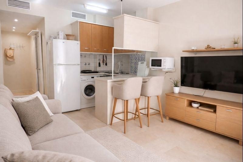 PISO EN EDIFICIO CON ENCANTO, CENTRO DE FUENGIROLA. A UN PASO DE TODOS LOS SERVICIOS. — Foto 3