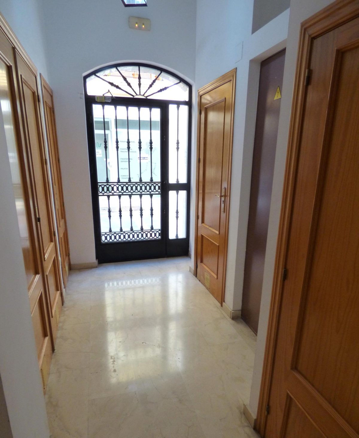PISO EN EDIFICIO CON ENCANTO, CENTRO DE FUENGIROLA. A UN PASO DE TODOS LOS SERVICIOS. — Foto 21