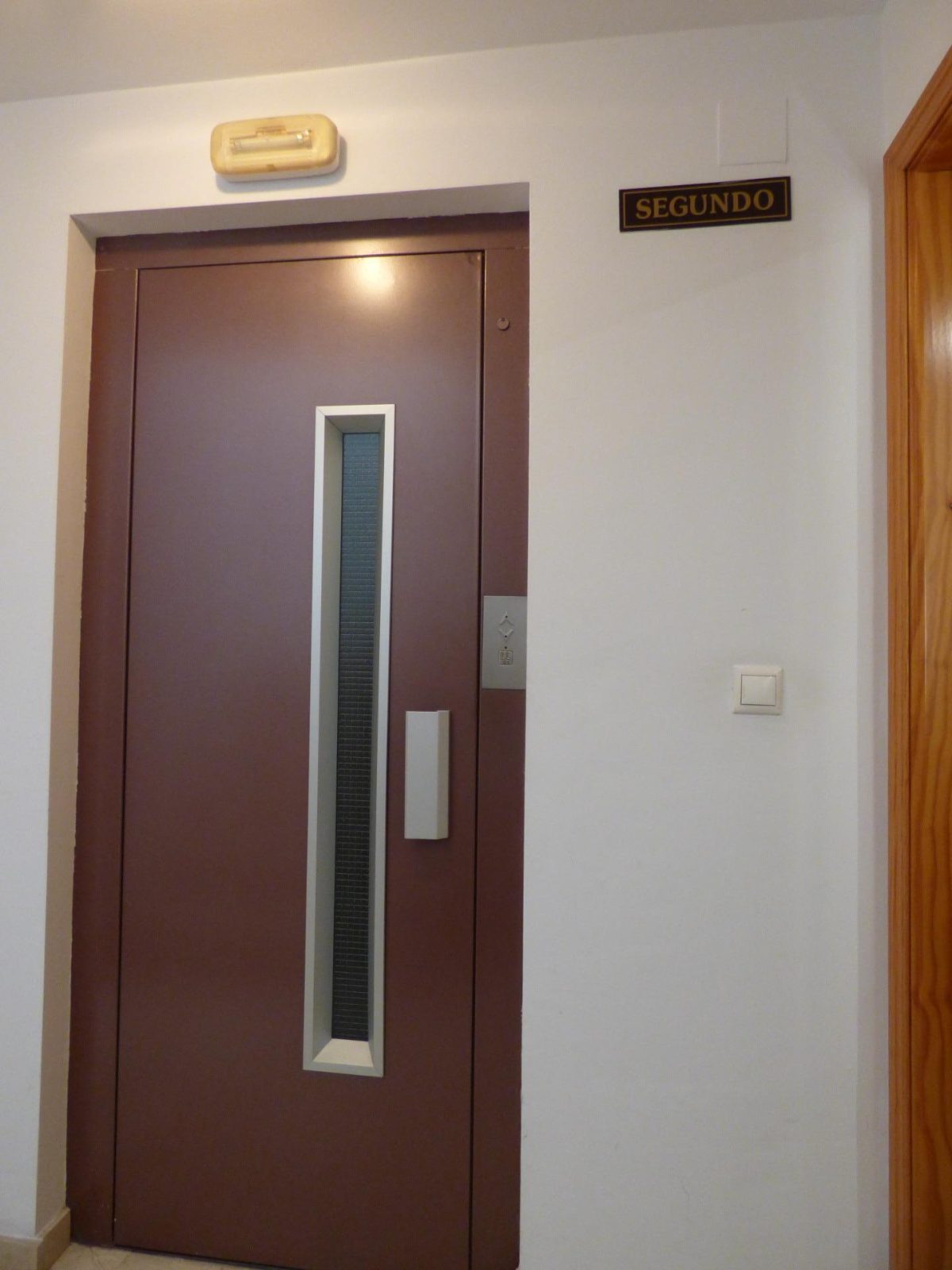 PISO EN EDIFICIO CON ENCANTO, CENTRO DE FUENGIROLA. A UN PASO DE TODOS LOS SERVICIOS. — Foto 19