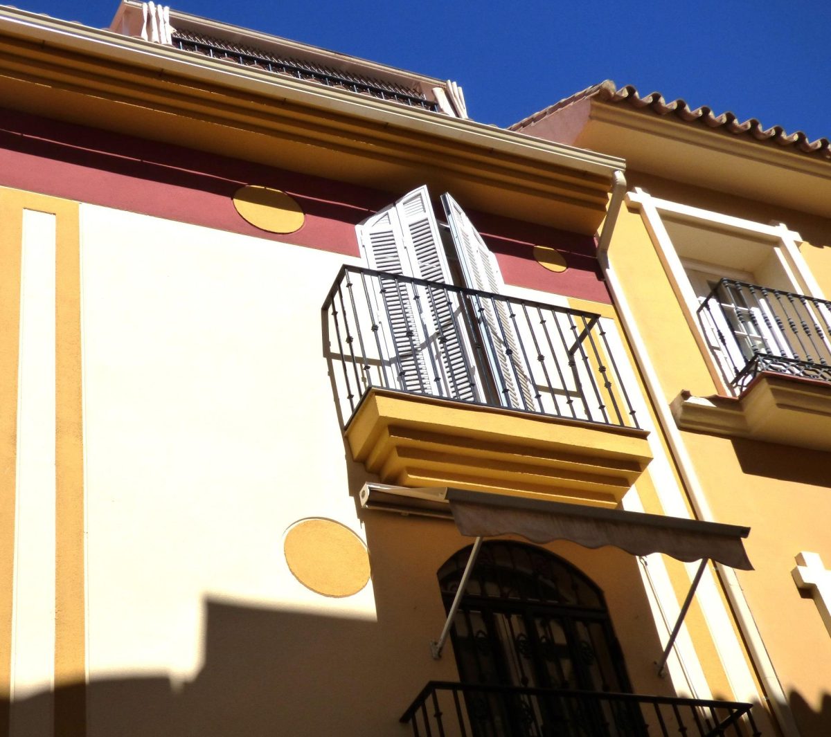 PISO EN EDIFICIO CON ENCANTO, CENTRO DE FUENGIROLA. A UN PASO DE TODOS LOS SERVICIOS. — Foto 24