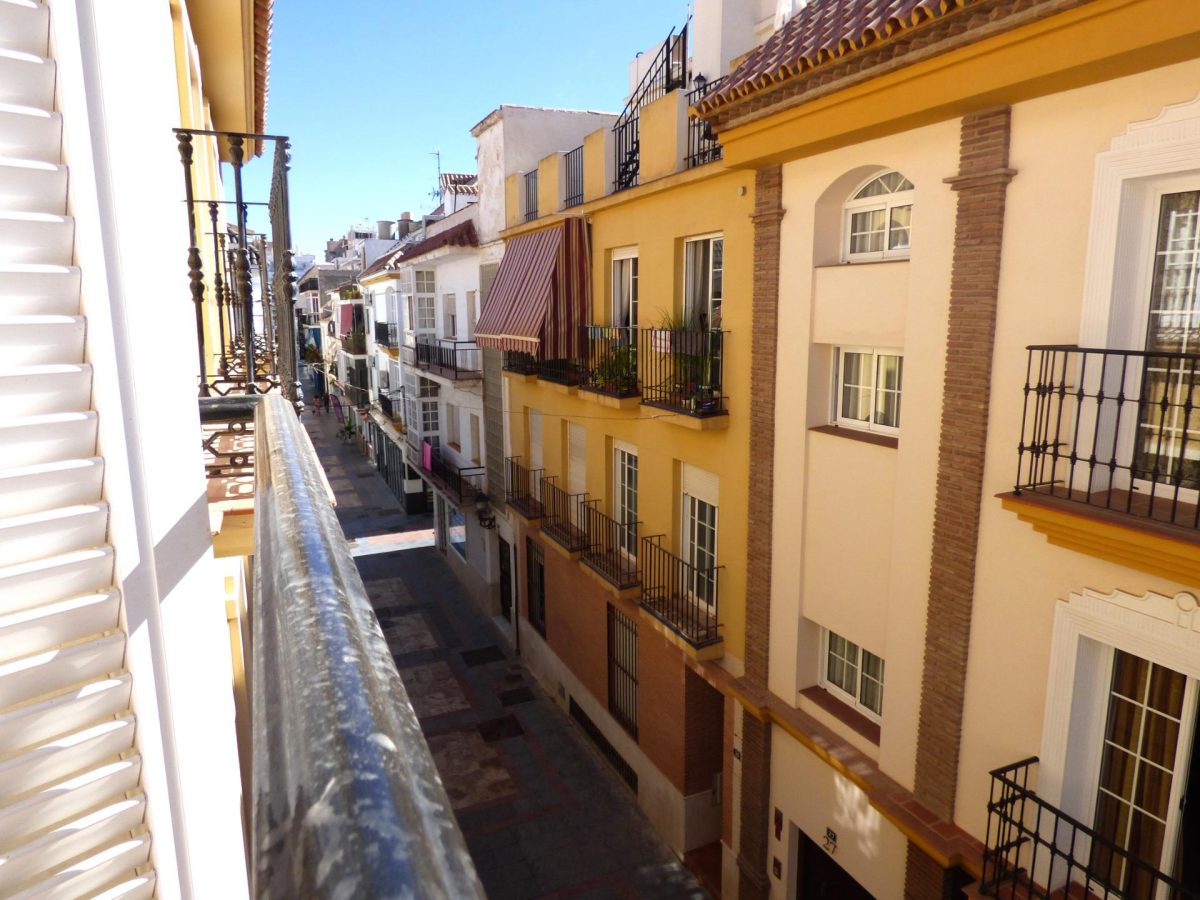 PISO EN EDIFICIO CON ENCANTO, CENTRO DE FUENGIROLA. A UN PASO DE TODOS LOS SERVICIOS. — Foto 11