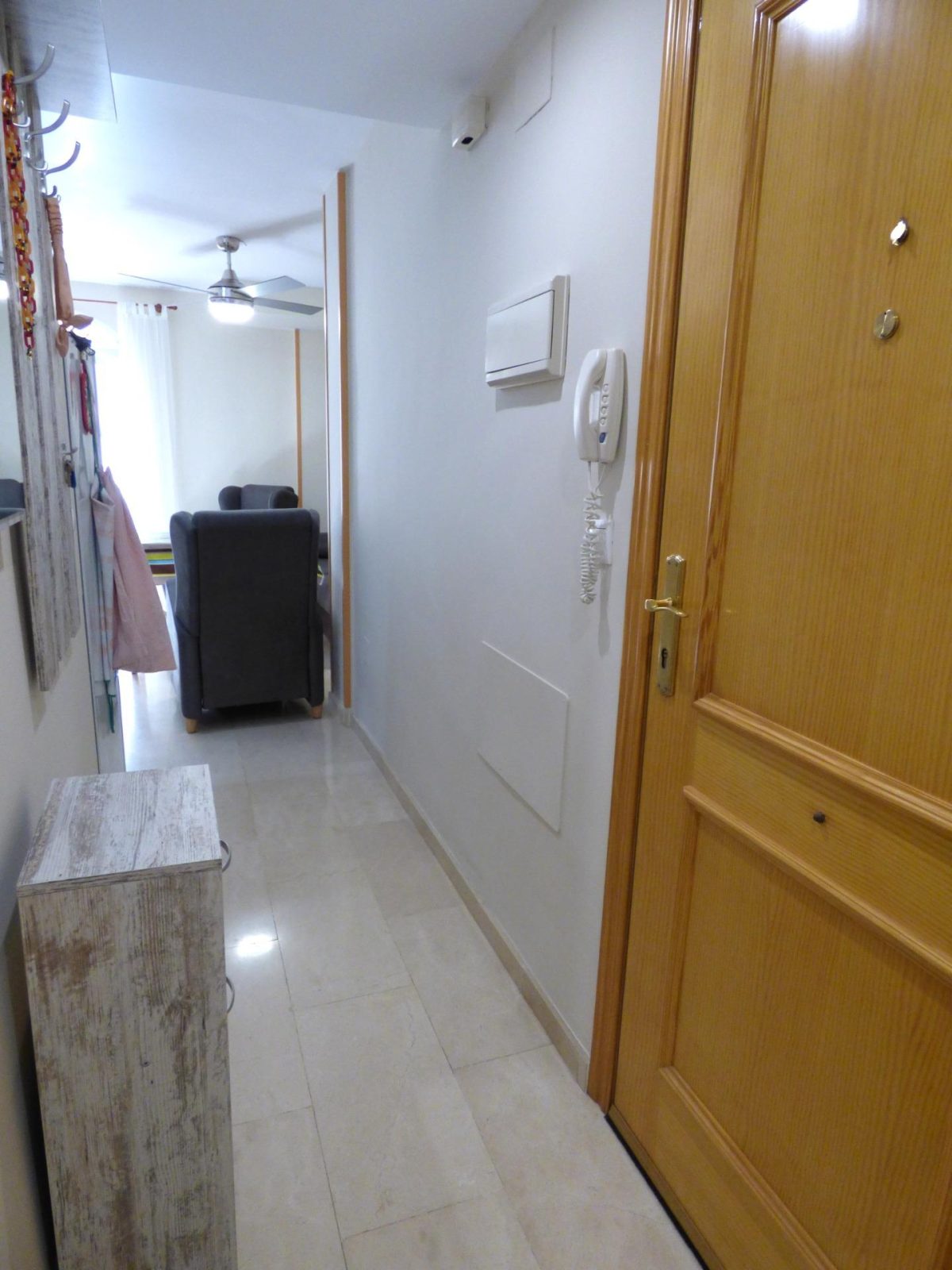 PISO EN EDIFICIO CON ENCANTO, CENTRO DE FUENGIROLA. A UN PASO DE TODOS LOS SERVICIOS. — Foto 10
