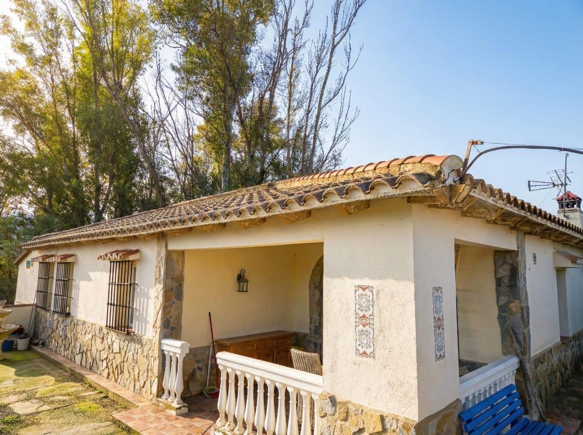 Chalet rústico legalizado con autosuficiencia energética en Cártama – naturaleza, independencia y conexión con Málaga — Foto 10