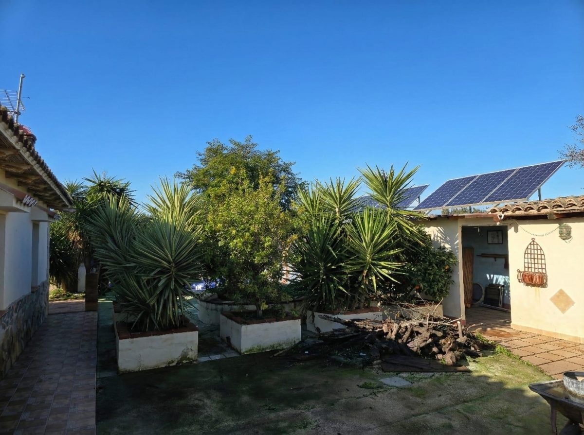 Chalet rústico legalizado con autosuficiencia energética en Cártama – naturaleza, independencia y conexión con Málaga — Foto 25