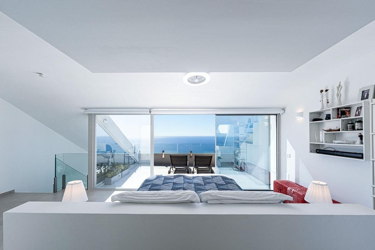 Ático dúplex de obra reciente con vistas al mar y a la Stupa en Benalmádena — Foto 22