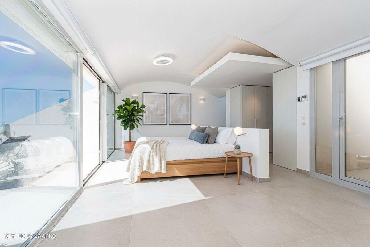 Ático dúplex de obra reciente con vistas al mar y a la Stupa en Benalmádena — Foto 24