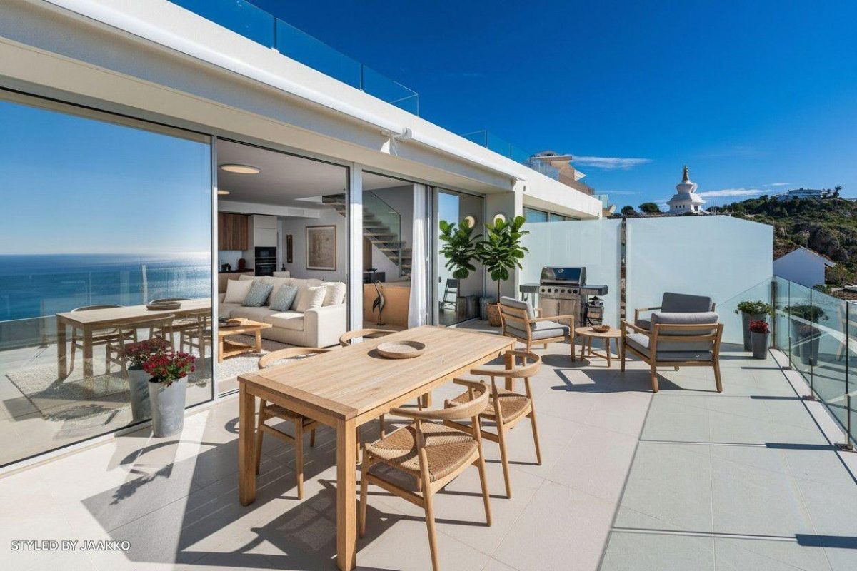 Ático dúplex de obra reciente con vistas al mar y a la Stupa en Benalmádena — Foto 3