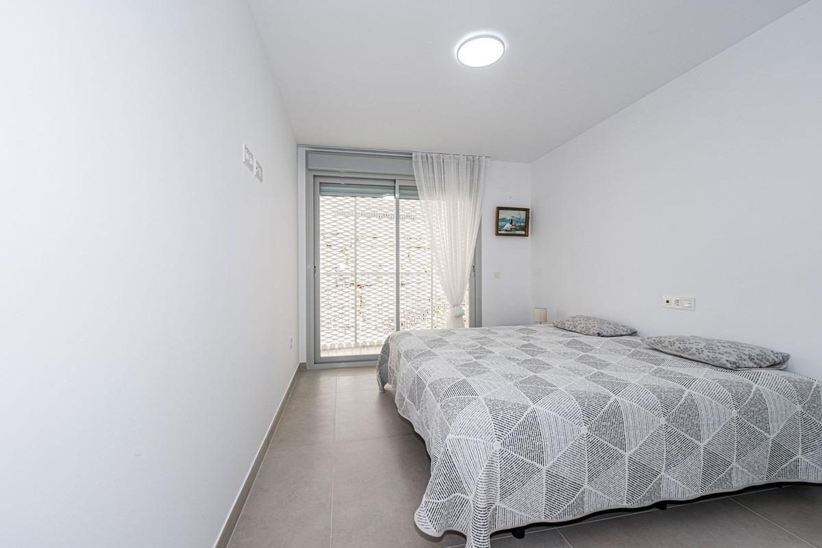 Ático dúplex de obra reciente con vistas al mar y a la Stupa en Benalmádena — Foto 29