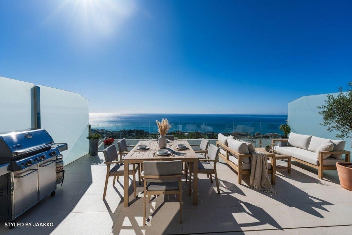 Ático dúplex de obra reciente con vistas al mar y a la Stupa en Benalmádena — Foto 1