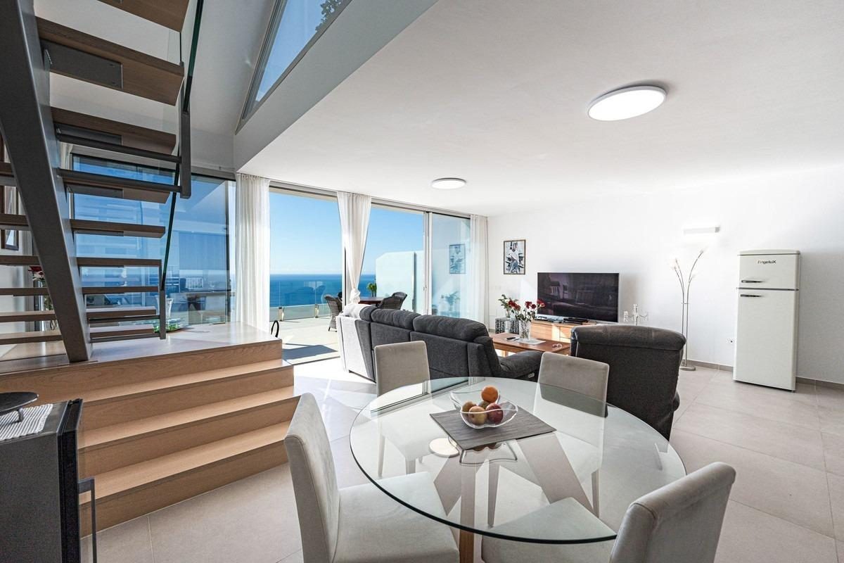 Ático dúplex de obra reciente con vistas al mar y a la Stupa en Benalmádena — Foto 6