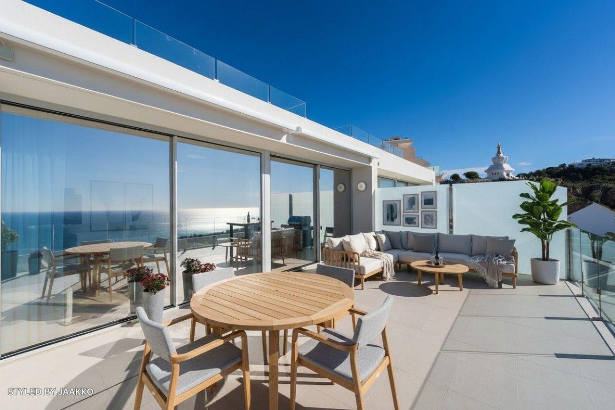 Ático dúplex de obra reciente con vistas al mar y a la Stupa en Benalmádena — Foto 11