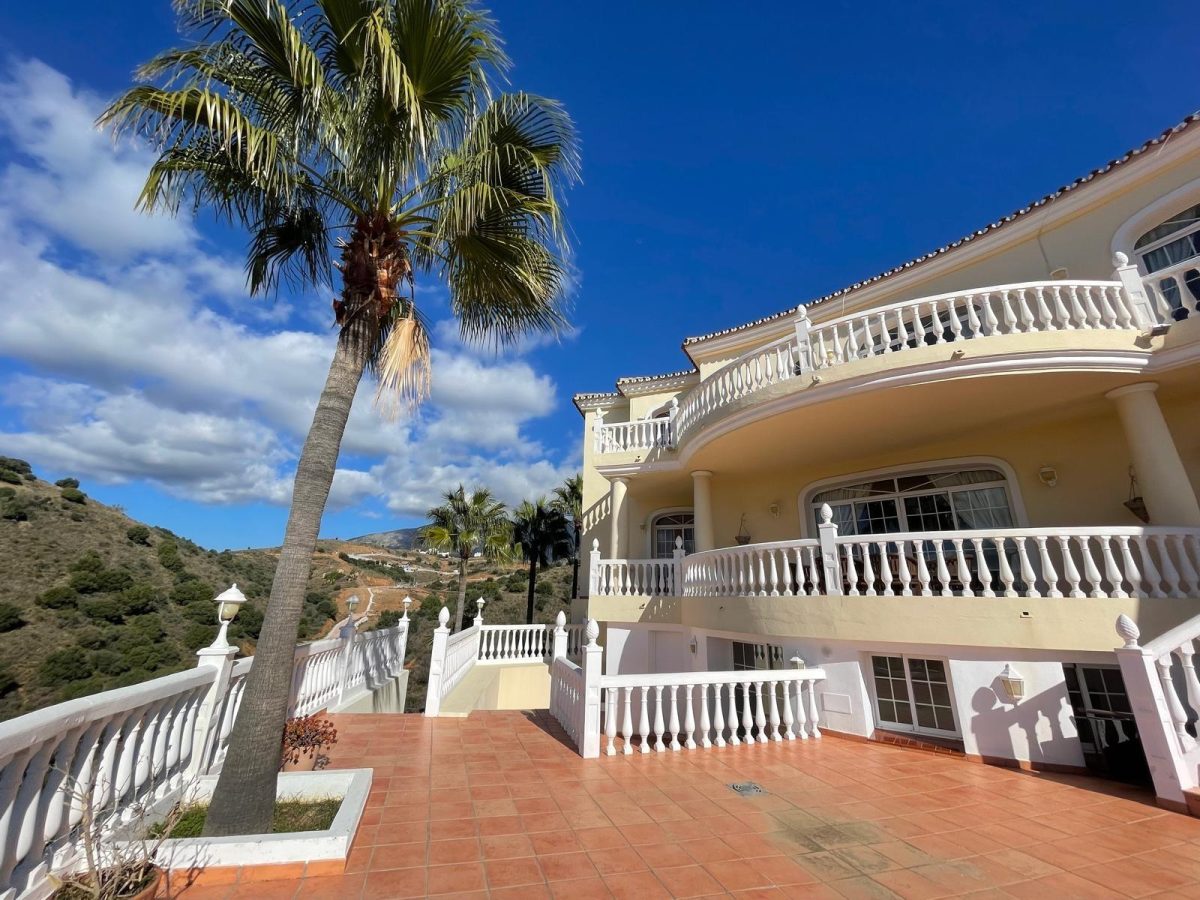 Exclusiva villa en Mijas Golf con vistas a la montaña y piscina privada — Foto 3