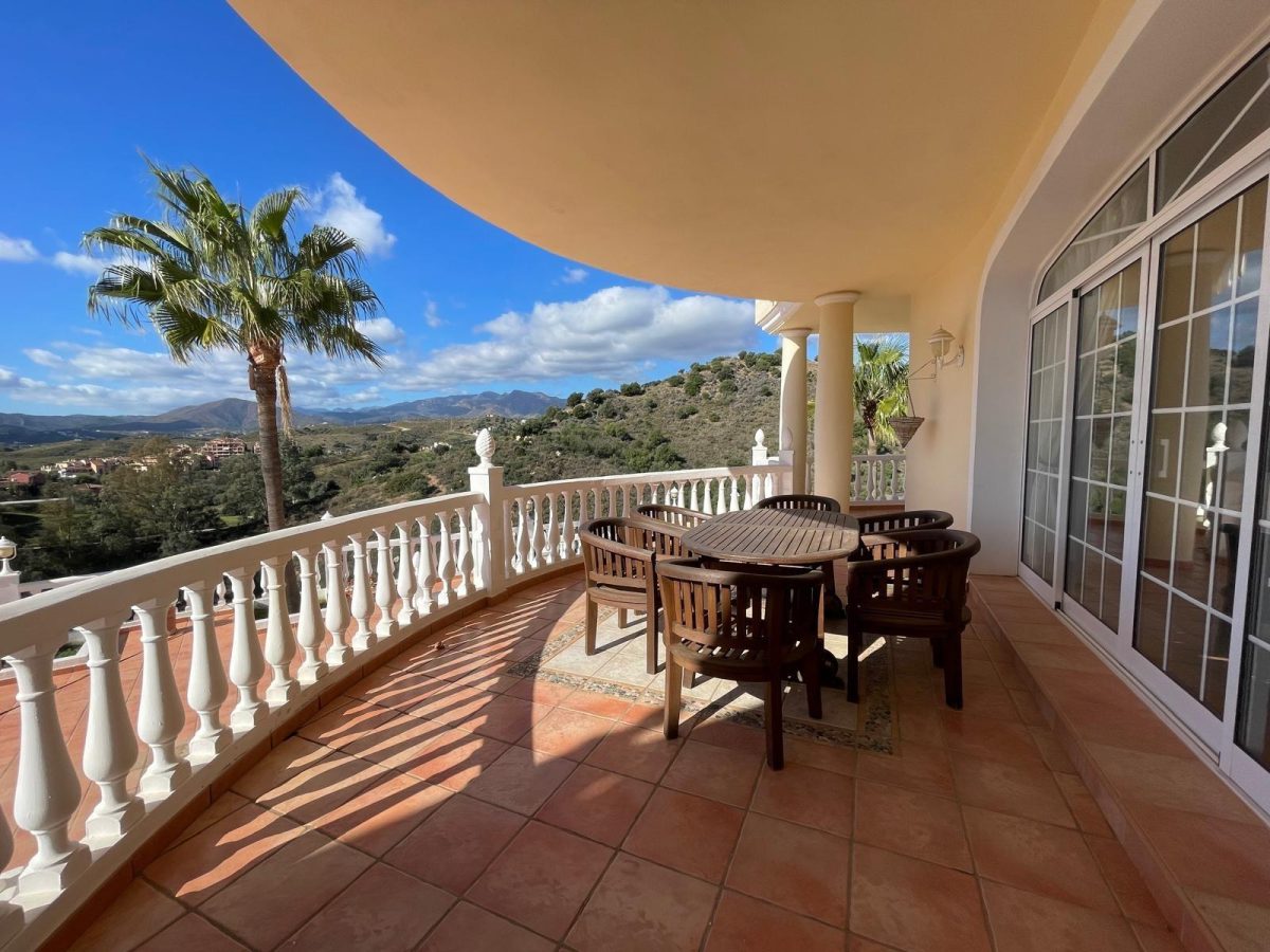 Exclusiva villa en Mijas Golf con vistas a la montaña y piscina privada — Foto 1