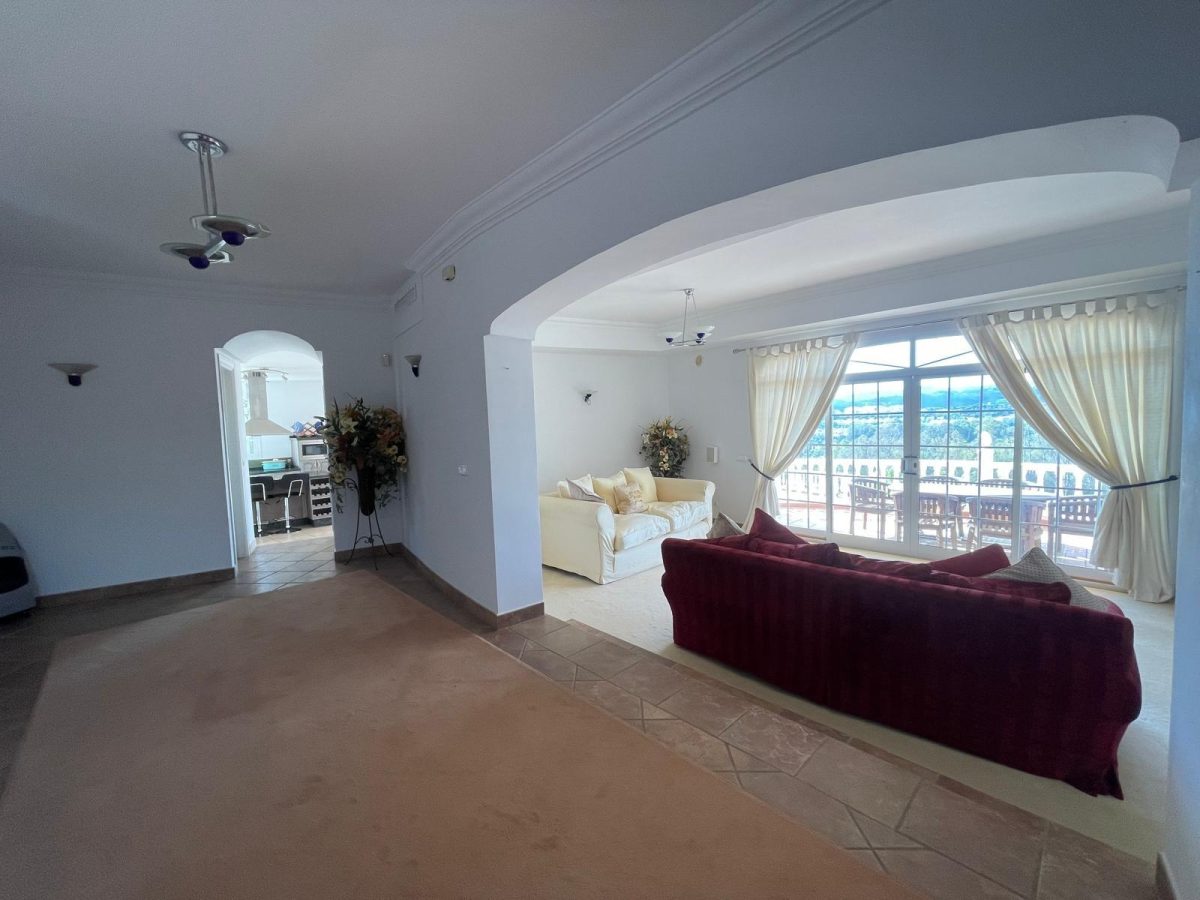 Exclusiva villa en Mijas Golf con vistas a la montaña y piscina privada — Foto 9
