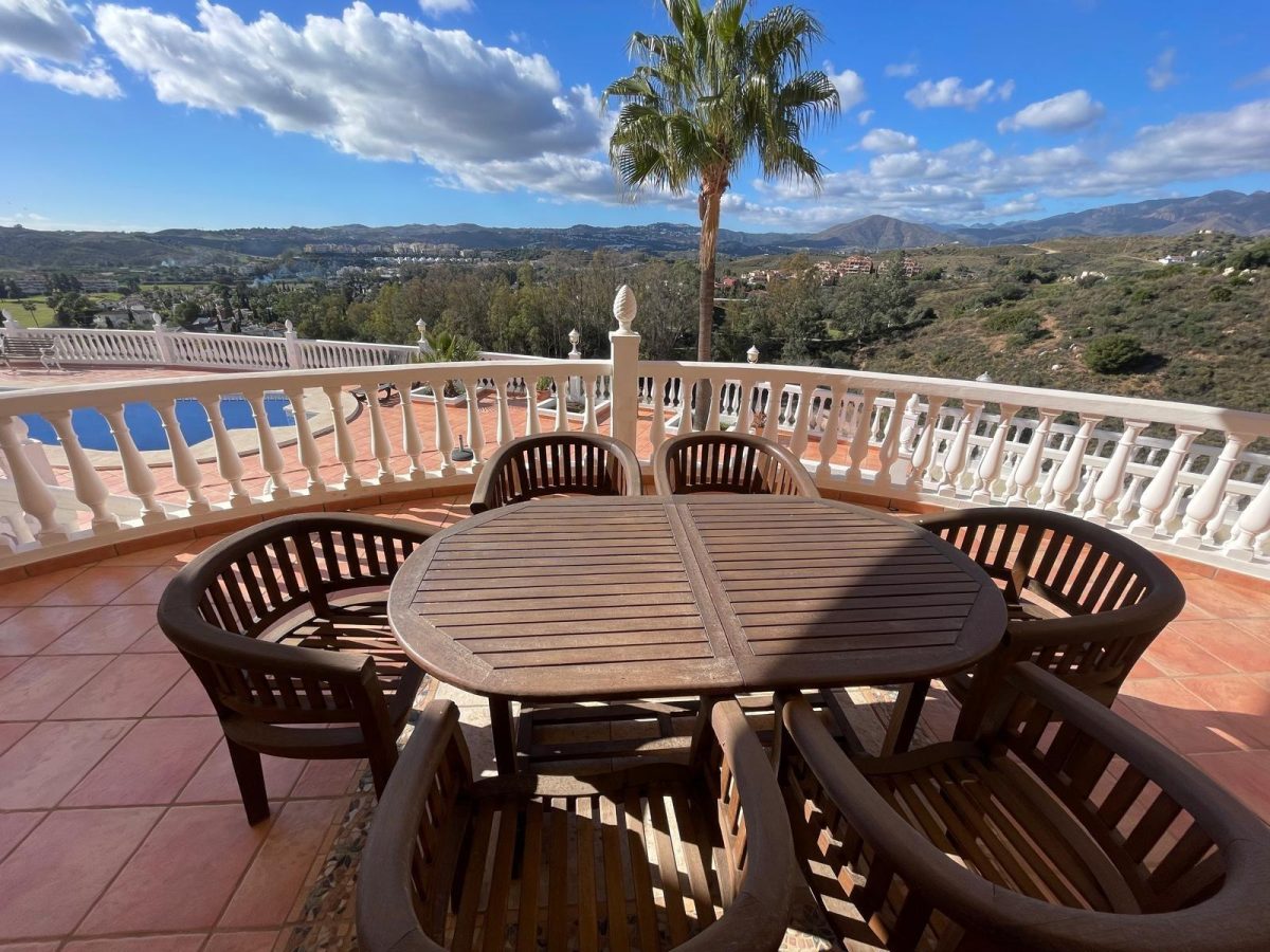 Exclusiva villa en Mijas Golf con vistas a la montaña y piscina privada — Foto 2