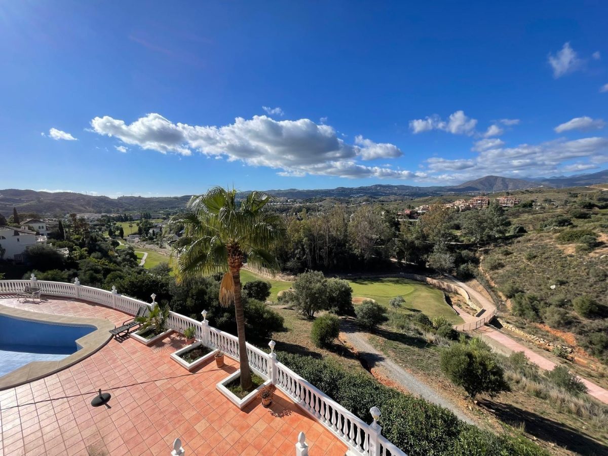 Exclusiva villa en Mijas Golf con vistas a la montaña y piscina privada — Foto 5