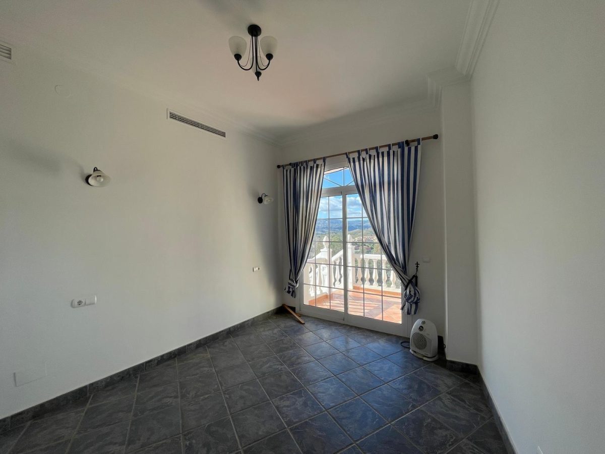 Exclusiva villa en Mijas Golf con vistas a la montaña y piscina privada — Foto 30