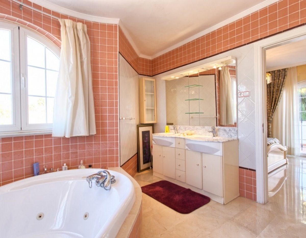 Villa de lujo en Torrequebrada, Benalmadena Costa en venta. 4 dormitorios, 3 baños. — Foto 20