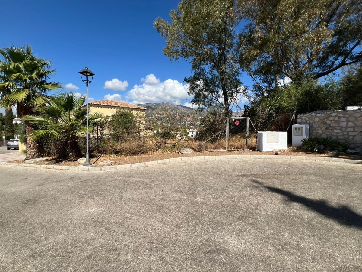Parcela con Proyecto y Licencia: Villa de Diseño con Vistas Panorámicas al Mar y la Sierra de Mijas — Foto 15