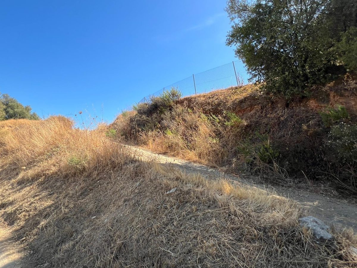 Parcela con Proyecto y Licencia: Villa de Diseño con Vistas Panorámicas al Mar y la Sierra de Mijas — Foto 14