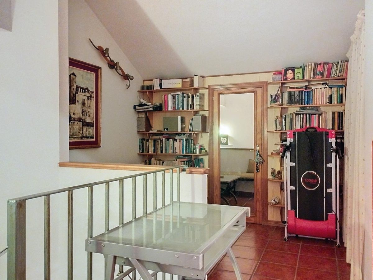 Chalet Pareado en Esquina en La Sierrezuela – Tranquilidad, Espacio y Conectividad — Foto 23