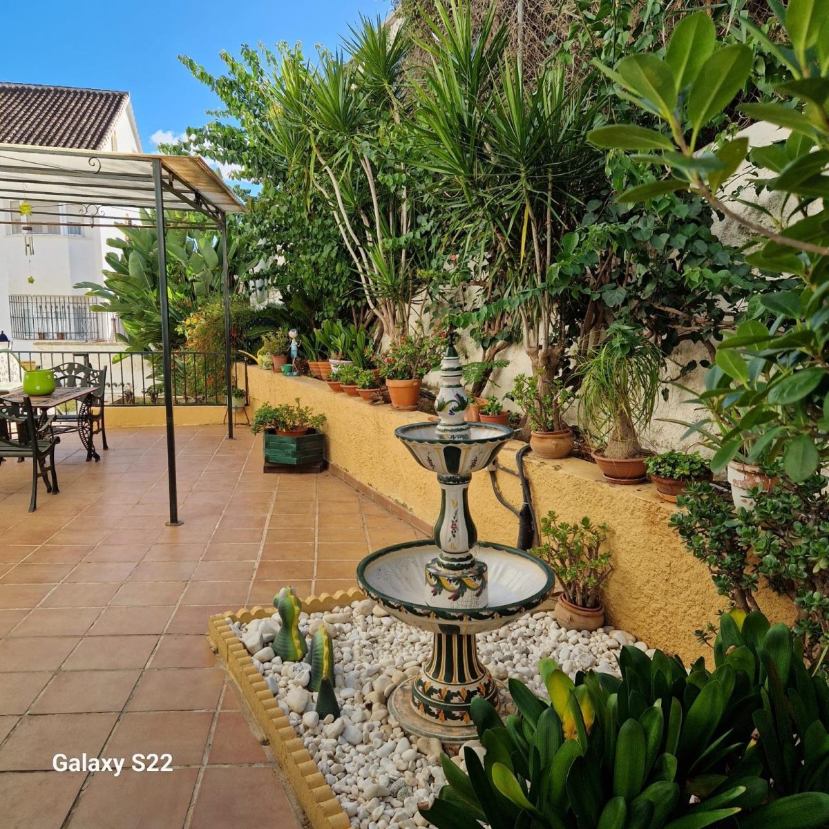 Chalet Pareado en Esquina en La Sierrezuela – Tranquilidad, Espacio y Conectividad — Foto 3