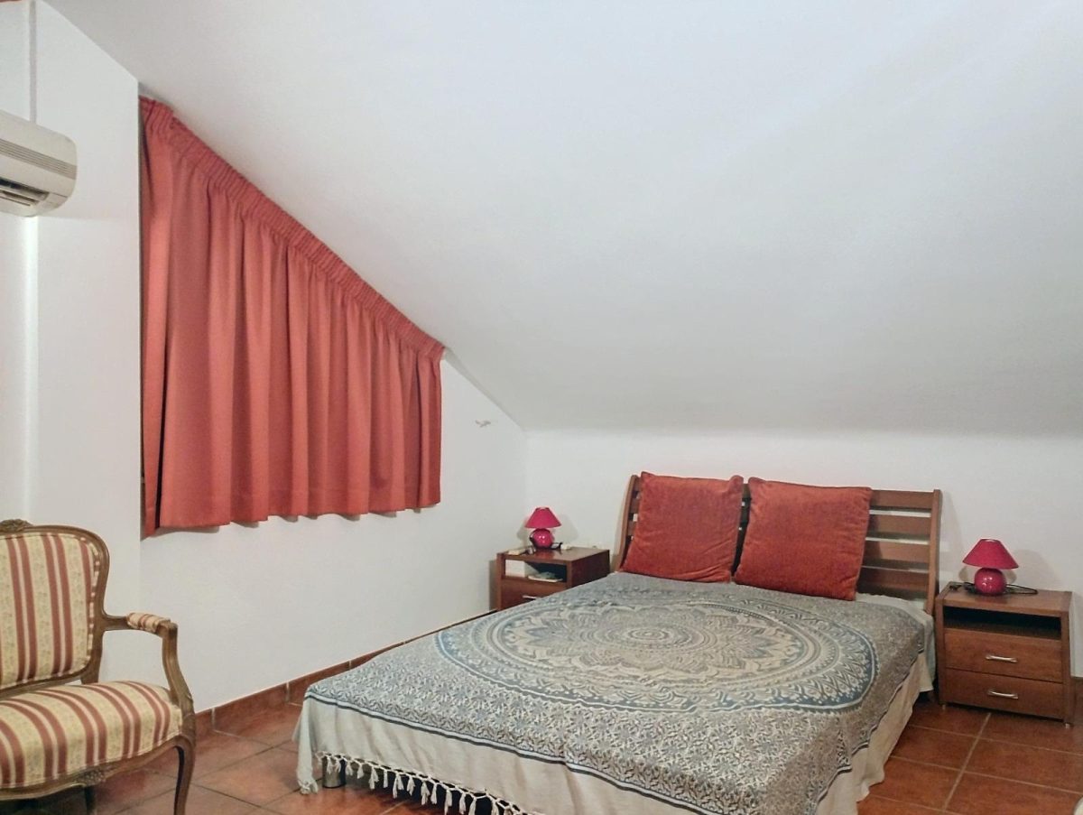 Chalet Pareado en Esquina en La Sierrezuela – Tranquilidad, Espacio y Conectividad — Foto 18