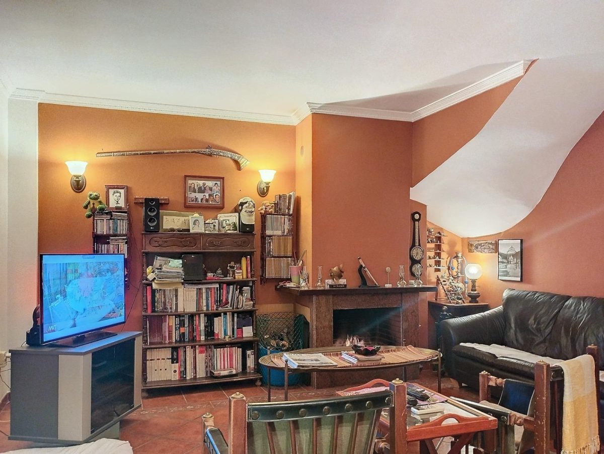 Chalet Pareado en Esquina en La Sierrezuela – Tranquilidad, Espacio y Conectividad — Foto 7