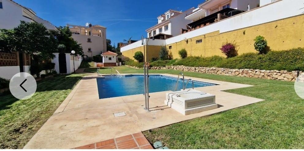 Chalet Pareado en Esquina en La Sierrezuela – Tranquilidad, Espacio y Conectividad — Foto 1