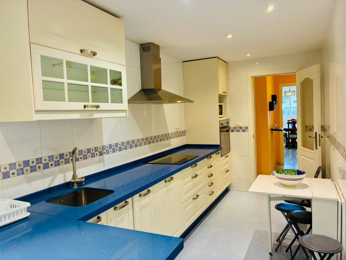 Elegante piso de 3 dormitorios con terraza y piscina en Las Lagunas de Mijas — Foto 6