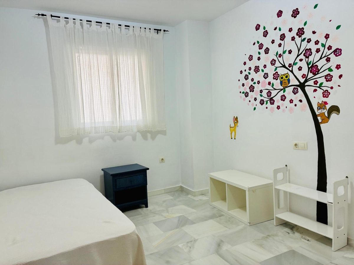 Elegante piso de 3 dormitorios con terraza y piscina en Las Lagunas de Mijas — Foto 10