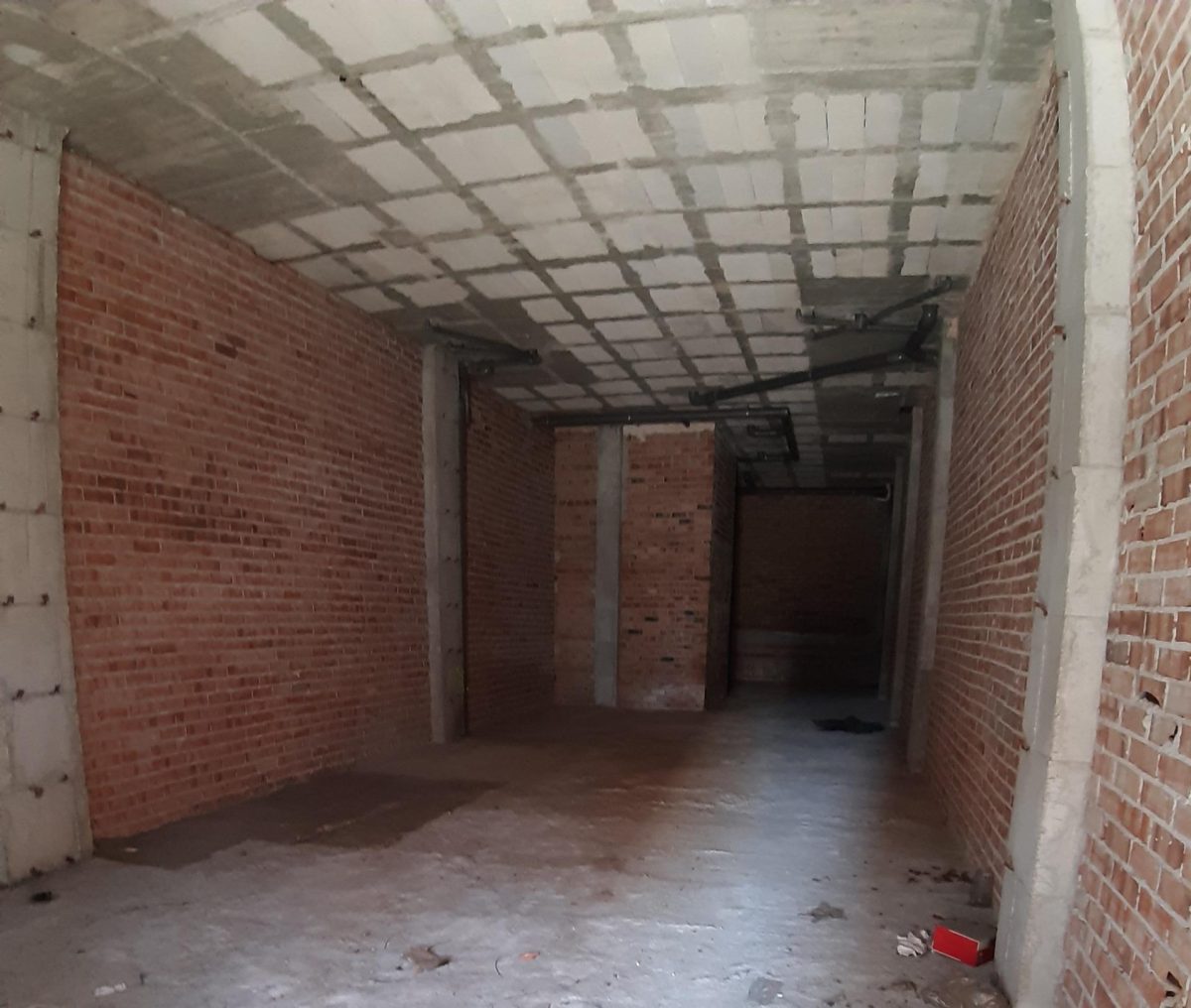 Local en una de las mejores zonas de Las Lagunas — Foto 8