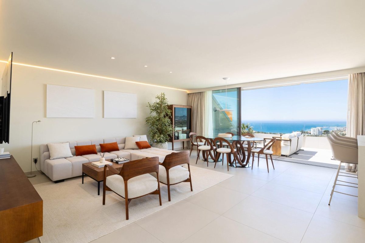 VILLA CON JARDIN CON VISTAS ABIERTAS AL MAR. 2 GARAJES Y TRASTERO — Foto 3
