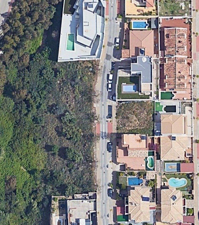 Oportunidad, parcela urbana para chalet independiente. — Foto 1