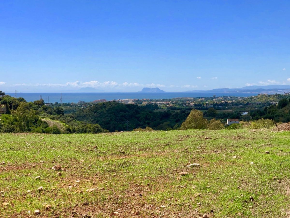 TERRENO URBANIZABLE DE  2.957M2 SITUADO EN LA MILLA DE ORO CON VISTAS AL MAR — Foto 2