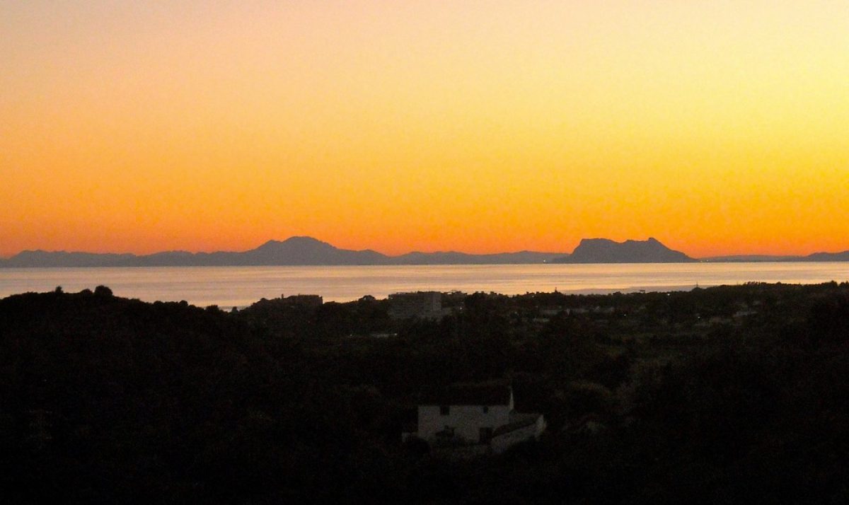 TERRENO URBANIZABLE DE  2.957M2 SITUADO EN LA MILLA DE ORO CON VISTAS AL MAR — Foto 6