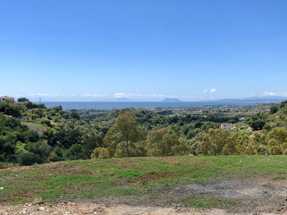 TERRENO URBANIZABLE DE  2.957M2 SITUADO EN LA MILLA DE ORO CON VISTAS AL MAR — Foto 4