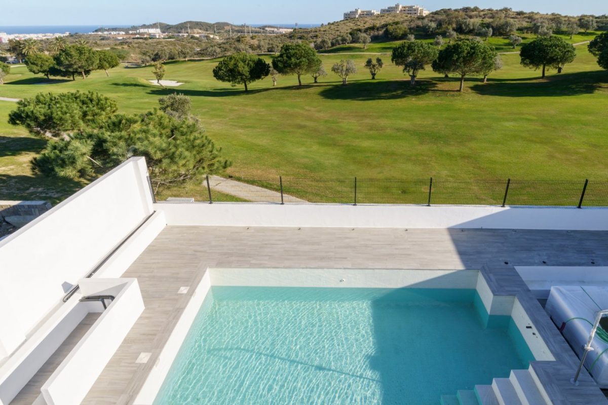 4 ultimas unidades de 10 villas modernas, con varios diseños diferentes, en 1º línea de golf — Foto 1