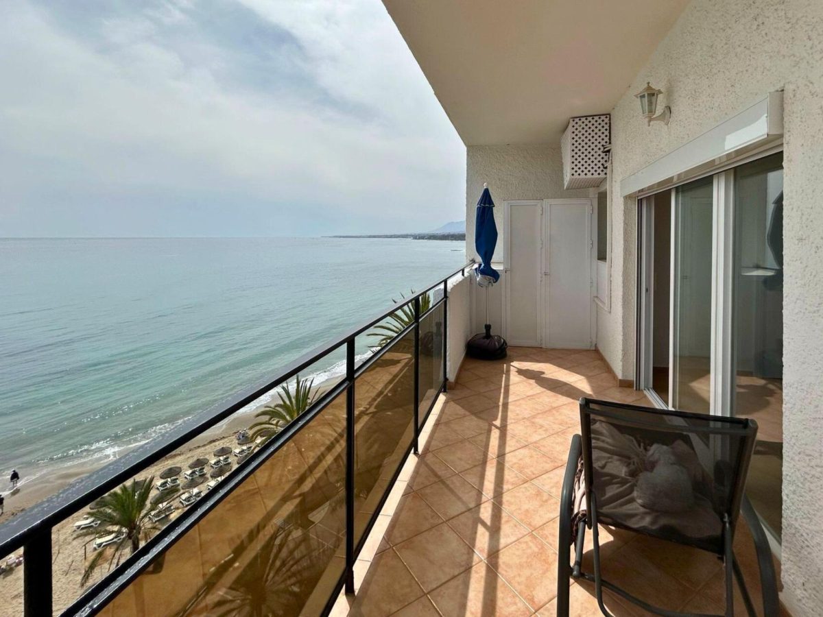 Estudio con vistas al mar en primera línea de playa – Marbella — Foto 4