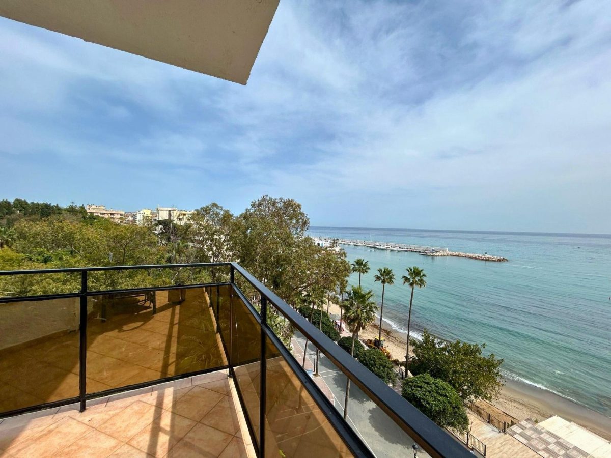 Estudio con vistas al mar en primera línea de playa – Marbella — Foto 2