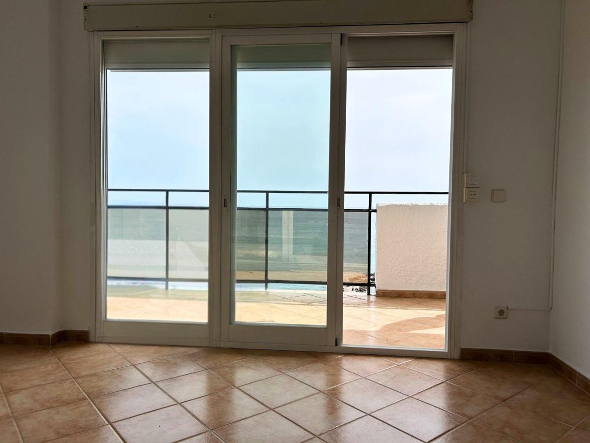 Estudio con vistas al mar en primera línea de playa – Marbella — Foto 11