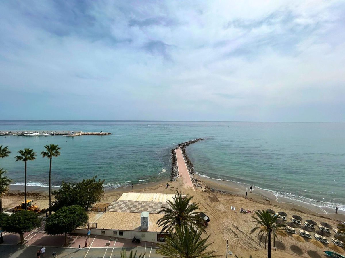 Estudio con vistas al mar en primera línea de playa – Marbella — Foto 1