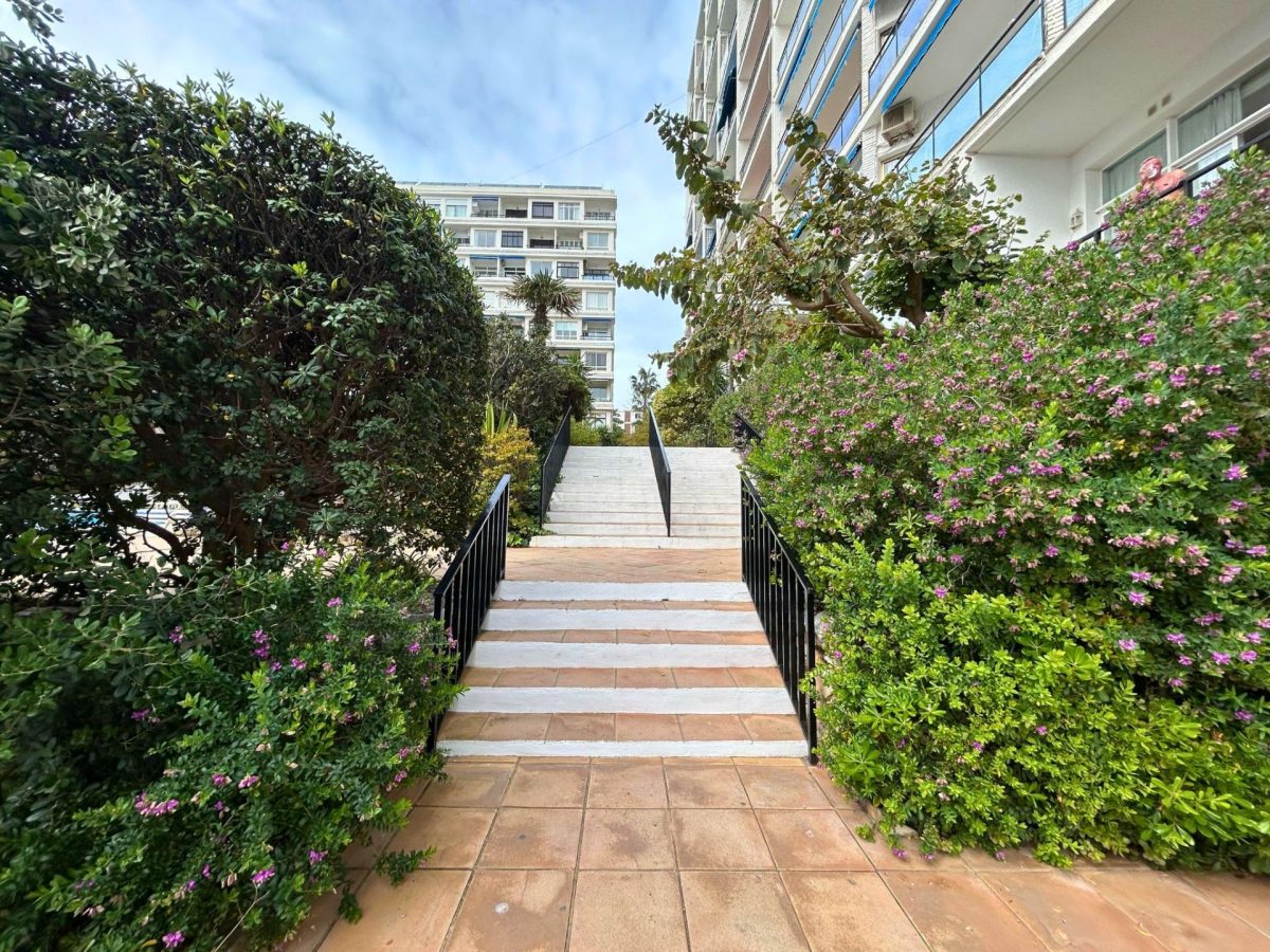 Estudio con vistas al mar en primera línea de playa – Marbella — Foto 29