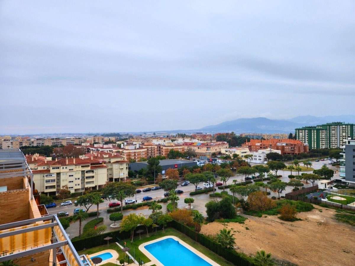 Luminoso Dúplex en Teatinos con Gran Terraza, Piscina y Dos Plazas de Garaje — Foto 29
